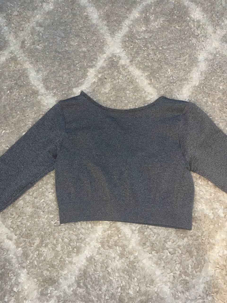 Petit crop top de couleur grise