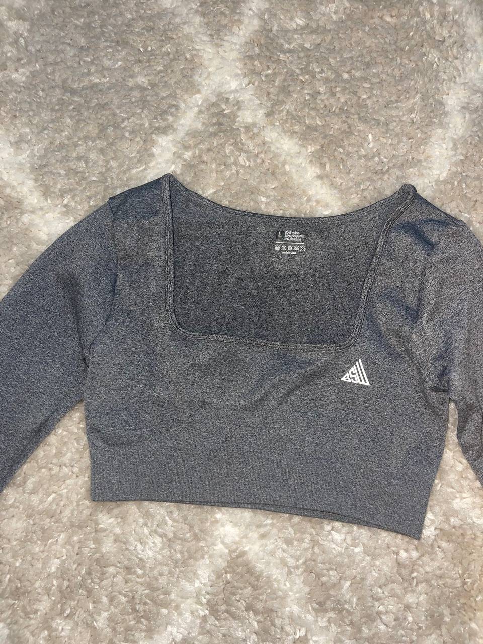 Petit crop top de couleur grise